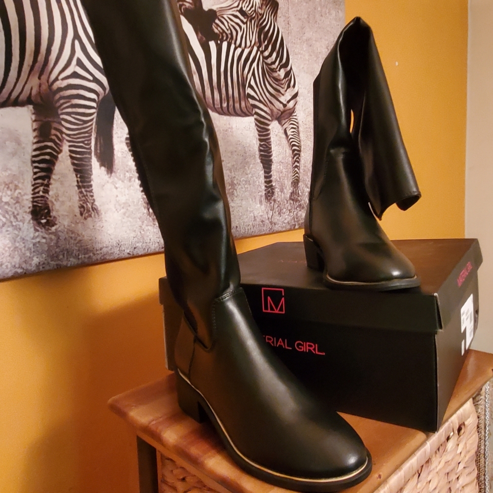Boots - Picture 3 of 5